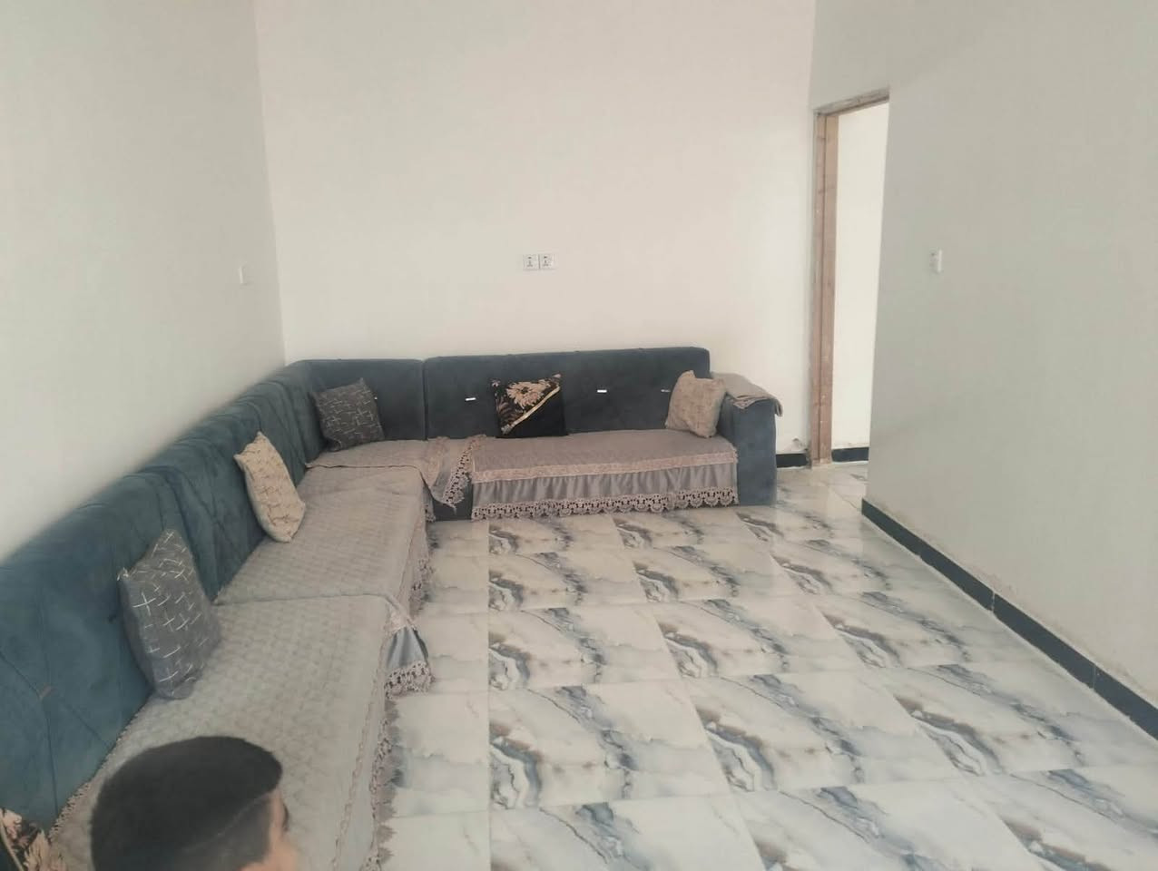 دار للبيع زراعي عقد ٣٥ بغداد جسر ديالى حي السلام الاولى قرب ملعب العيساوي كامل الخدمات مي كهرباء مجاري تبليط مساحه ١٦٥ غرفه نوم صاله مطبخ استقبال كراج حديقة ***********
