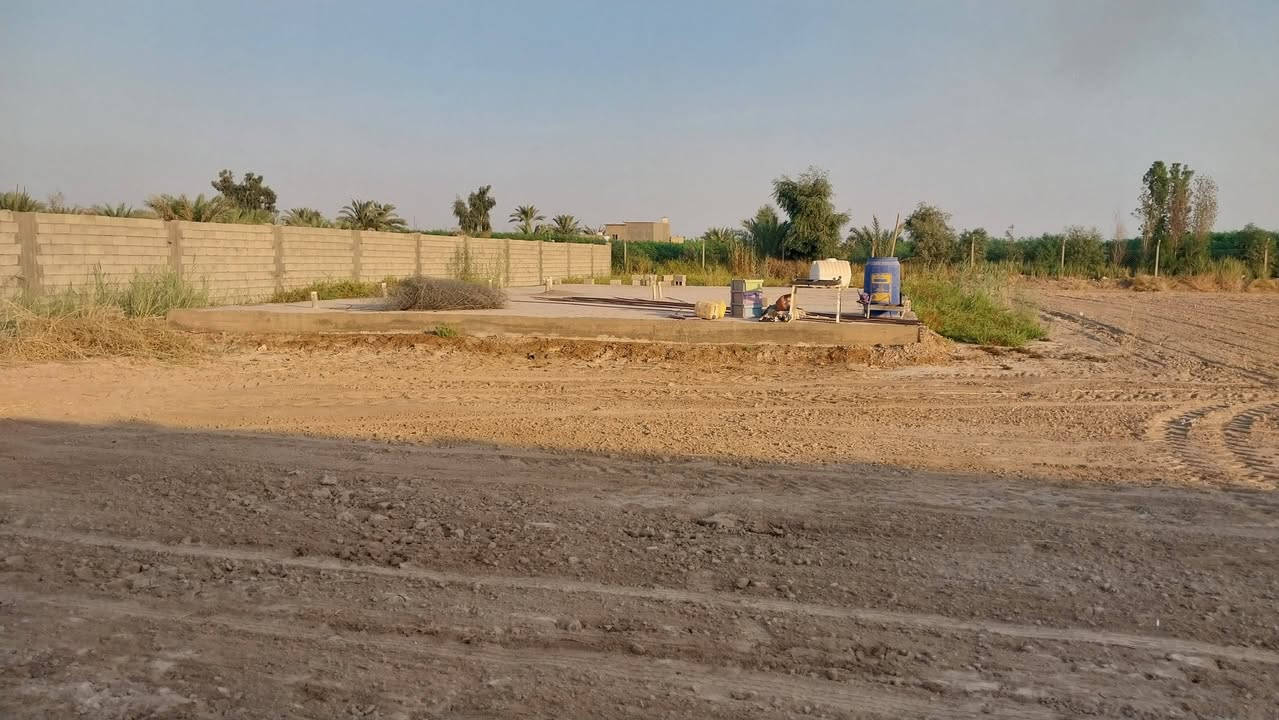 السلام عليكم دونم اونص عبور الجسر الفرنسي قرب النهر الصب مقابل الحلاقين على الشارع العام ١٥٠ متر ***********
