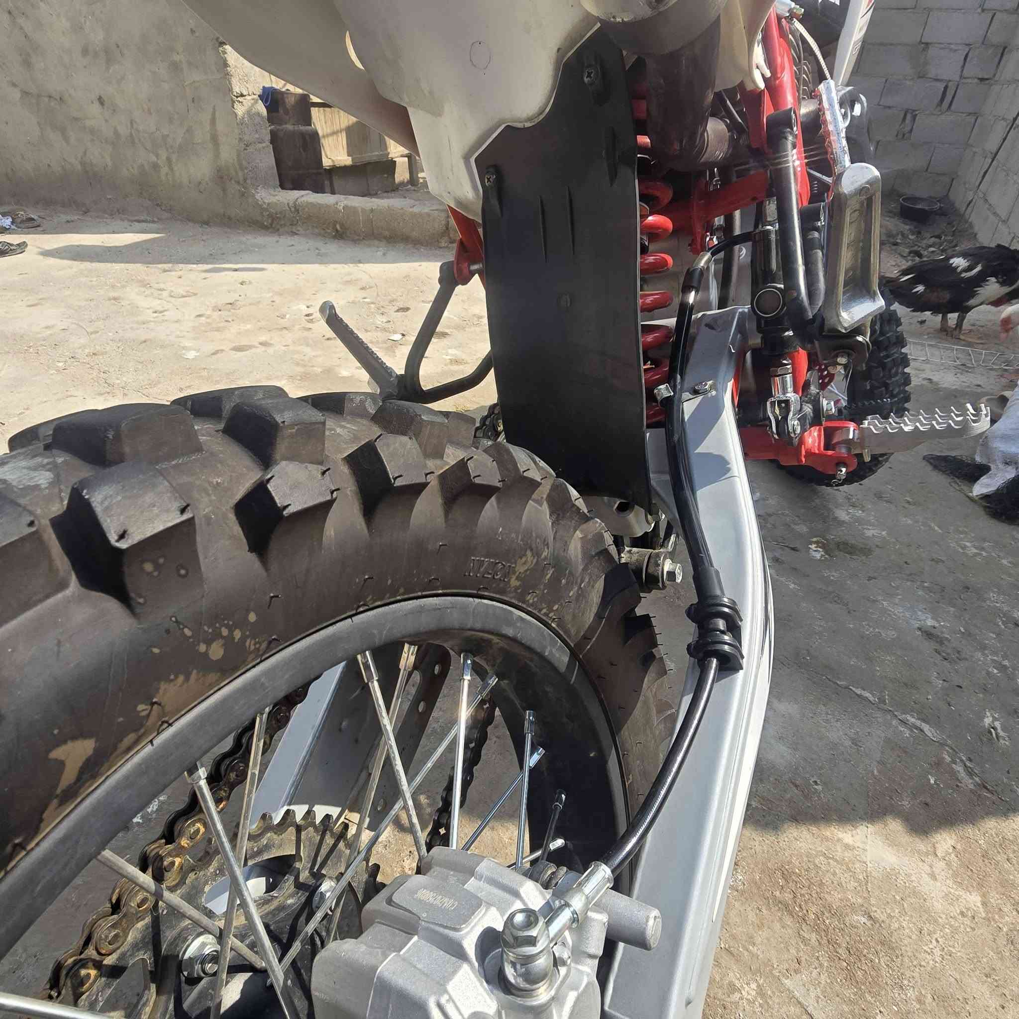قفاز crx موديل 25  طالعه من الوكيل 26 المخرك 350cc ماشيه الفين ونص الدراجه النضافه 95 / 100 شلعه الصوت من كلشي جاهزه  السعر 1600 وبيه مجال للشراي *********** المكان ميسان الابتيره
