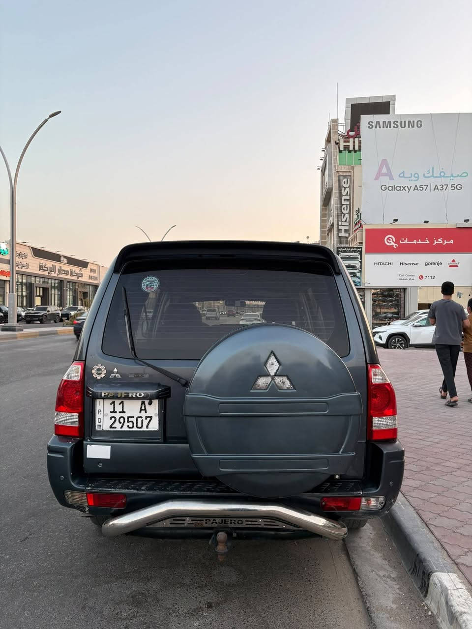 وينه الي يدور النظيف. باجيرو بجعة موديل ٢٠٠٧ وارد خليجي محرك ٣٨٠٠ المحرك المرغوب في باجيرو تبريد ثلاث قطع ثلج ٧ راكب .  ان شاءالله الي أصير من نصيبه ما يخصرعليه لأن حدادية جديدة واصلي كير محرك نظيفات  دوشمة بلاديه جديدة صبغ بلاد بس بيه جرد بالبنيد  قليل  اي استفسار الاتصال على الرقم ***********. السعر ٩٠ وبيه مجال بعد المعاينة
