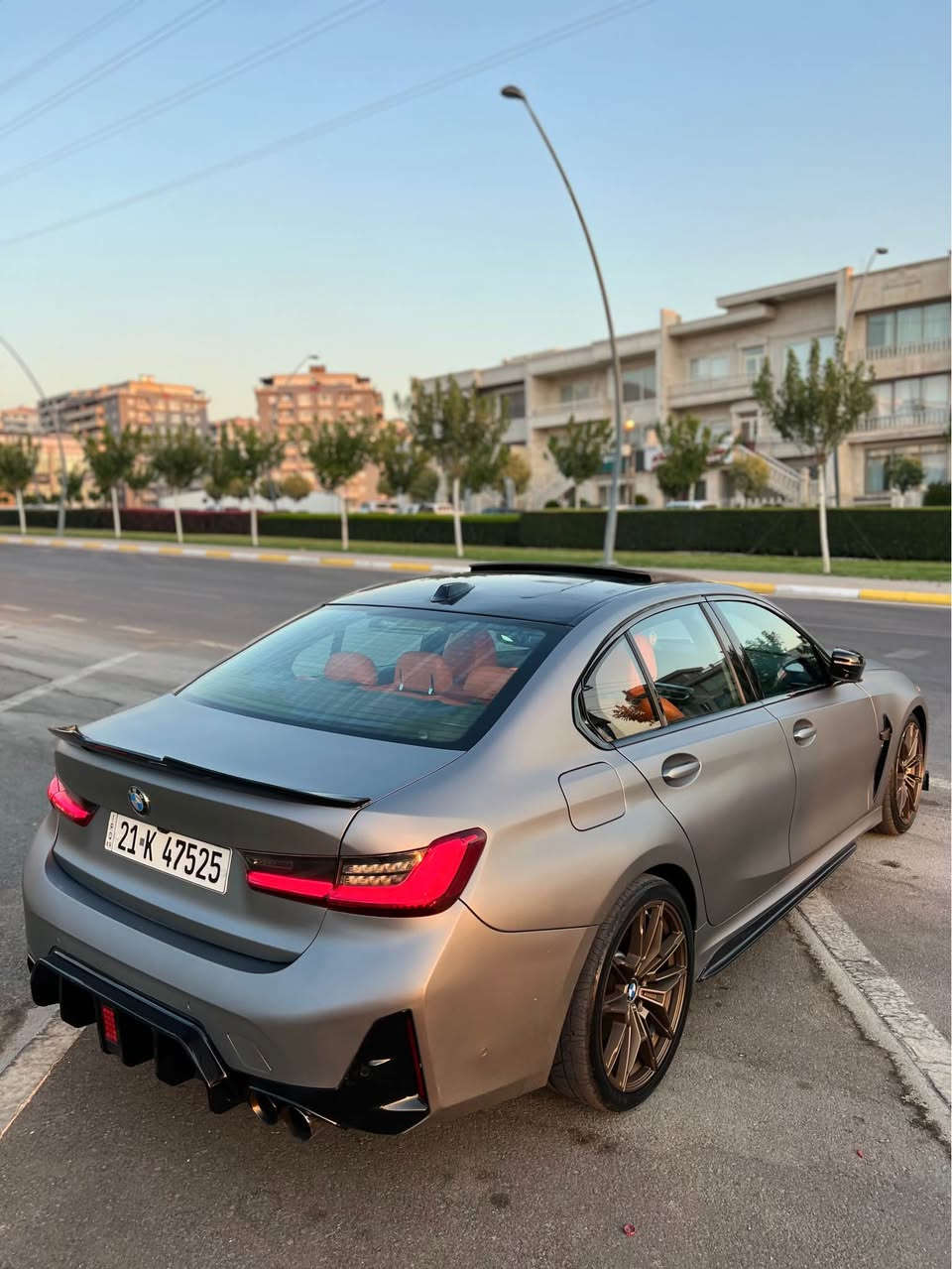 Bmw M340i 2023
سەیارەکە زۆر تازەیە 
سیستەم صاڵانصای لەسەرە

فول مواسەفات
داتاشۆیە 
کوشن گەرم سوکان گەرم 
ویلی M3
چەمەلەخەکانی M3

مەکینەی نەکراوەتەوە 
90 هەزار کیلۆمەتر ڕۆیوە

گێڕ و مەکینەی بەشەرت
ڕۆنی تازە گۆڕاوە
تایەی تازە
کامل بۆیاخ مات کراوە 
پێشو دوا کەپس
ئێرباگ سوکان و شان تەقیوە 
شوێن: سلێمانی
*********** السليمانية, العراق
