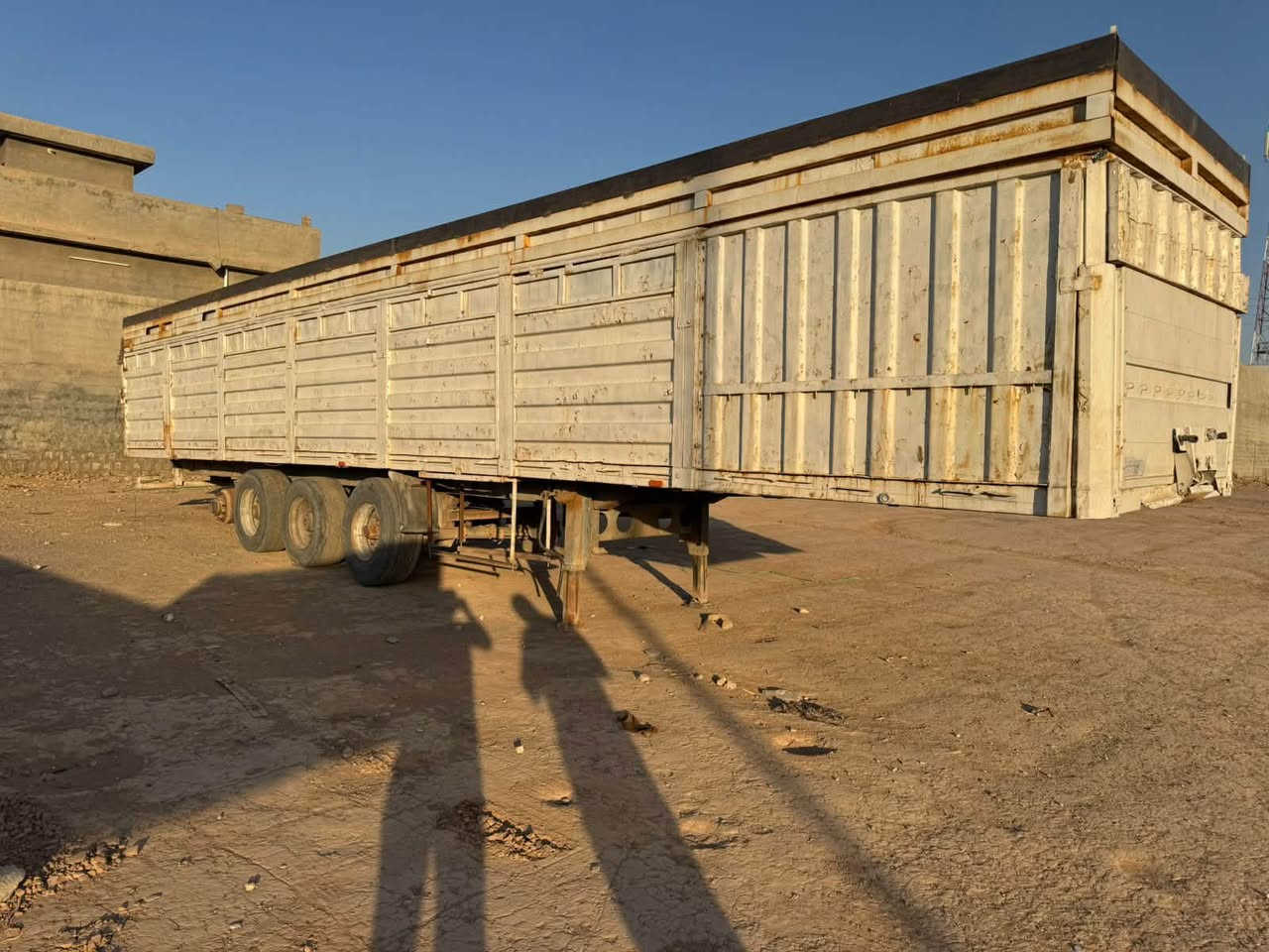 عربانه للبيع اوربيه جاهزه تحمل 57 طن حنطه
مكان طوز سعر 45 ورقه وبي مجال 

***********
