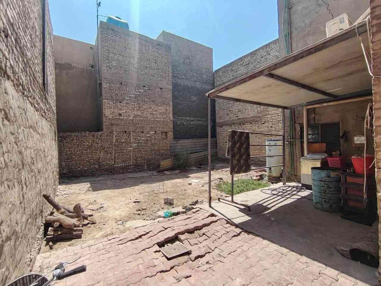 🏡 دار للبيع في الوزيرية منطقة الكسرة محله 302 – ملك صرف وبأسم شخص واحد ( بناء قديم )

✅ لمعرفة السعر : اكتب تم بالتعليقات يتم الرد عليك خاص تلقائي

🔹 مساحة السند: 313 م²
🔹 المساحة واقع حال: 337 م²
🔹 البيع على مساحة السند
🔹 الواجهة: 11.25 متر
🔹 النزال: 30 متر
🔹( يمكن بنائه شقق سكنية ) 

📍 الموقع مميز جداً:
قرب بانزين خانة الوزيرية
وقرب شارع المغرب (شارع الأطباء)
وفي منطقة حيوية ومميزة داخل الوزيرية.

#السعر_مناسب
_____________________________

اعرض_عقارك_يم_مكتب_مجاز_رسميا

◾نقدم لكم خدمات عقارية متكاملة  :

▪️نجد لك عقار يلبي كل احتياجاتك .
▪️نبيع عقارك باسرع وقت ممكن .
▪️نقدم لك موقع عقاري متكامل ( العقاري سيف العامري ) .

◾تابع صفحاتنا لتصلك كل عروضنا الجديدة 

✨ اختار الصح .. وخليك ويا #العقاري_سيف  ✨ 

◾عنوان المكتب/ زيونه / محله 710 / شارع مدرسة بدر الكبرى / قرب اسواق زينيا / مقابل مركز النجده

◾للطلب و الاستفسار تواصلو معنا عبر الارقام الاتية :

⬅️ ***********  يوجد واتس 📞  مهندس سيف 
⬅️ *********** يوجد واتس 📞  ابو عبدالله

#بيع_شراء_ايجار_مشاريع_استثمارات📍
#استثماربناء_تعقيب_ترميم_تثمين_دورسكنيه_عمارات_محال_تجاريه_استثمار_اراضي_بغداد_زيونه_الغدير
