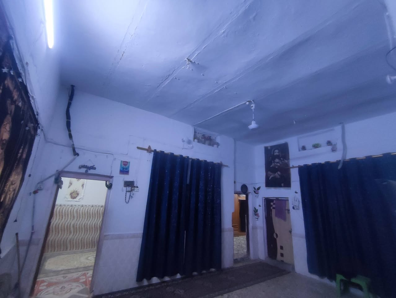 سلام عليكم بيت البيع طابو صرف بيه غرفتين وبيه دواني وبيه مطبغ او صاله طابق ثاني بي غرفتين البيت مسلك مساحته مي وسته وتلاثين بحي الحسين القديم ***********
