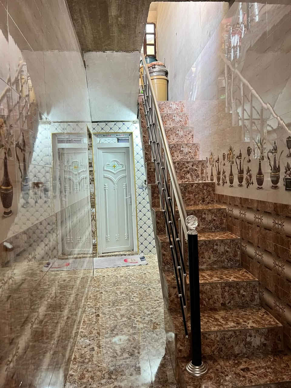 ‏دار للبيع في حي الانتصار 

شارع 30 قرب مدرسة المكارم

‏البيت مساحته 125￼ 🏠الواجهة 

خمسة والعم ق 25

‏ غرفتين مطبخ 

استقبال هول صحيات البيت للبيع التوصل رقم صاحب الدار 
￼ ***********
السعر 70بي مجال
