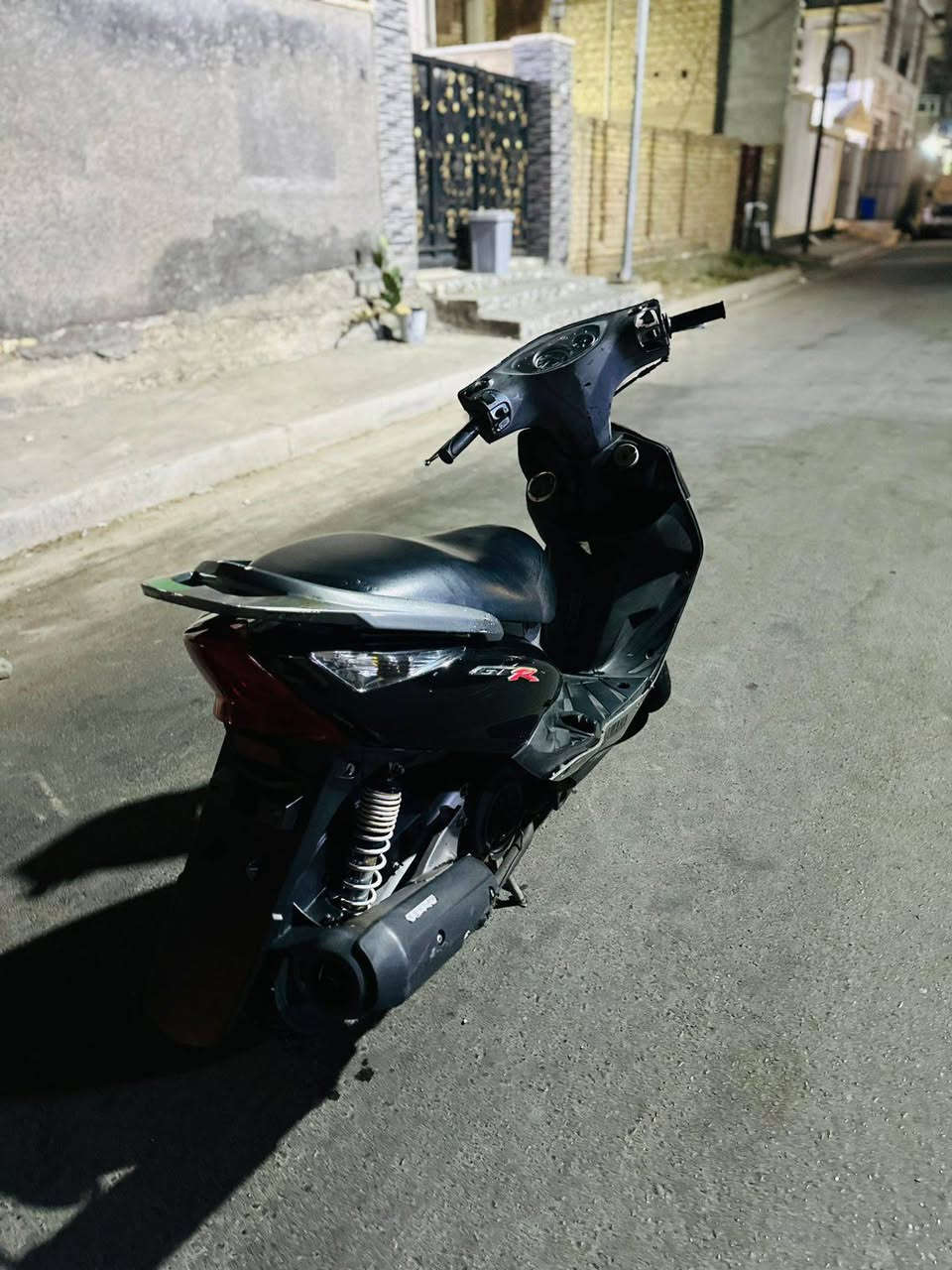 السلام عليكم ثعلب GTR الدراجه رمبه صارلي شهر من منزلها الدراجه ماشيه 16الف الدراجه نضيفه برغي ممفتوح بيها السعر 900 وبيها مجال حك الجيه المكان بغداد الشعب *********** بس واتساب موجود
