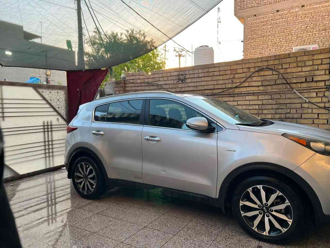 السلام عليكم
سبورتج مُديل 17

المواصفات :-
  
🛑بصمة تشغيل
🛑 بصمات ابواب
 🛑 كشن جلد 
 🛑 انارة ترحيب 
 🛑 مري اوتوماتيك حساس من تتقرب ع سياره تفتح
 🛑المري شفط 
 🛑أشاير بالمري 
 🛑لدات ترحيب 
 🛑حساسات اماميه وخلفيه
 🛑كاميره دواره
 🛑تبريد بيانو
 
 🛑موسيقى ترحيب ابواب وتشغيل
 🛑  
 🛑مانع انزلاق 
 🛑شاشة كبيرة 
 🛑 قطعتين تبريد
 🛑تحكمات جهتين
 🛑مود درايف ثلاث انظمه قياده نورمال وايكو وسبورت
 🛑بنرامه

 🛑 ومحرك 2400سي وان

🛑 الحادث :جاملق الأيمن وتبديل قبق جنطه

🛑ألون: سلفر 
مكاني بغداد مدينة الصدر 📍

السعر :💸 165 وبيهه مجال 

الرقم الهاتف: ***********
