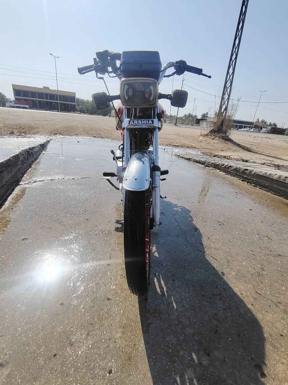 دراجه سيفان موديل 24مكفوله بس الدشبول مبدل مال 23 كهربائيات كلها شغاله سعر600وبيها مجال مكان مسروع المسيب للاتصال الرقم ***********
