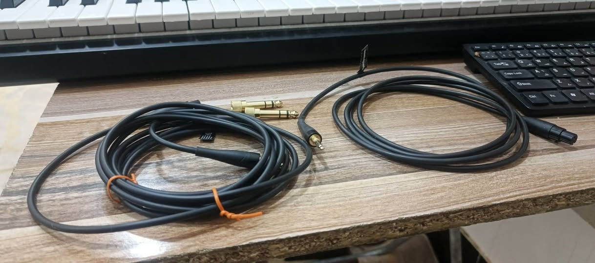 هيدفون DT 900 pro X الالماني الاصلي ماركة بيردايناميك
- من النوع المفتوح الجوانب open back
- مخصصة للمكس والماسترينغ الاحترافي 
- استخدام قليل منزلي فقط
- كامل محلقاتها موجودة مثل ما موضح بالصور
- سبب البيع: عندي مونيترات وما احتاج امكس بالهيدفون

السعر 325 الف
***********
