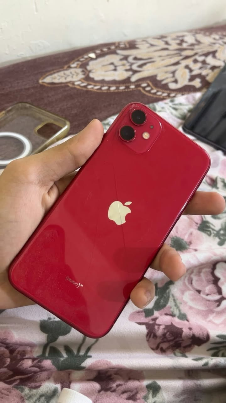 سلام عليكم ايفون 11 للبيع بطاريه96 مبدله اصليه وذاكره 128 بي فطر ب ضهر وخدش ب شاشه مبين وما مأثر ع لمس ابد سعره 250 مكاني بغداد نهايه حي اور***********
