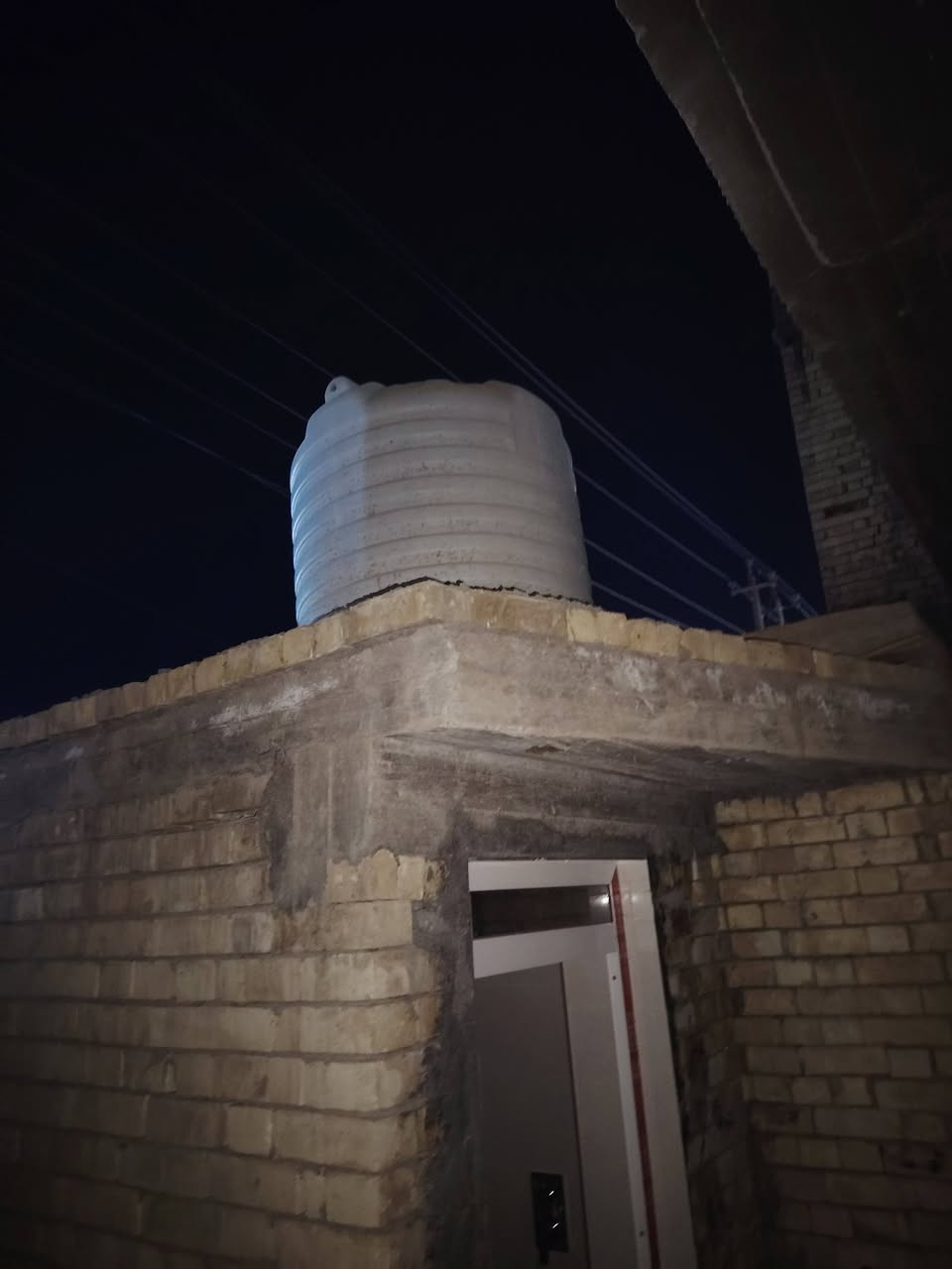 السلام عليكم عندي 2 تانكيات ابو الف و 1 تانكي ابو الألفين مستعملا ت نهروان شارع الشمري *********** 
الشراي  يتصل ويدلل
