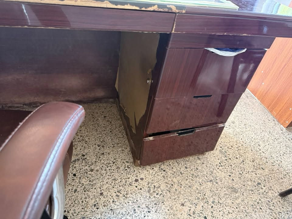 ميز للبيع ب٥٠ وبي مجال
الاتصال ***********
