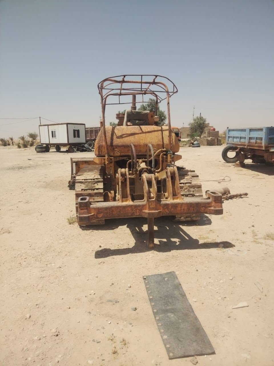سلام عليكم للبيع بلدوزر حجم٦٥ رقم للاستفسار ***********
