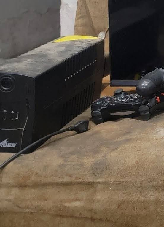 Ps4 slim
مع ٤ يدات 
يوبي اس
كلهن ب٢٧٠ 
واتساب ***********
