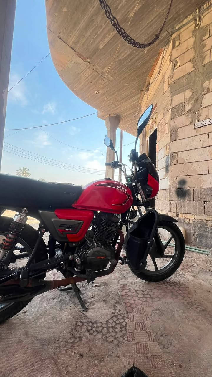 دراجه كيواي سيتي موديل 21 الدراجه كلشي شغال بيهة بس المحرك يرادله تجفيت رقم وسنويه  السعر 1250 مكاني الهارثه المشان واتساب ***********
