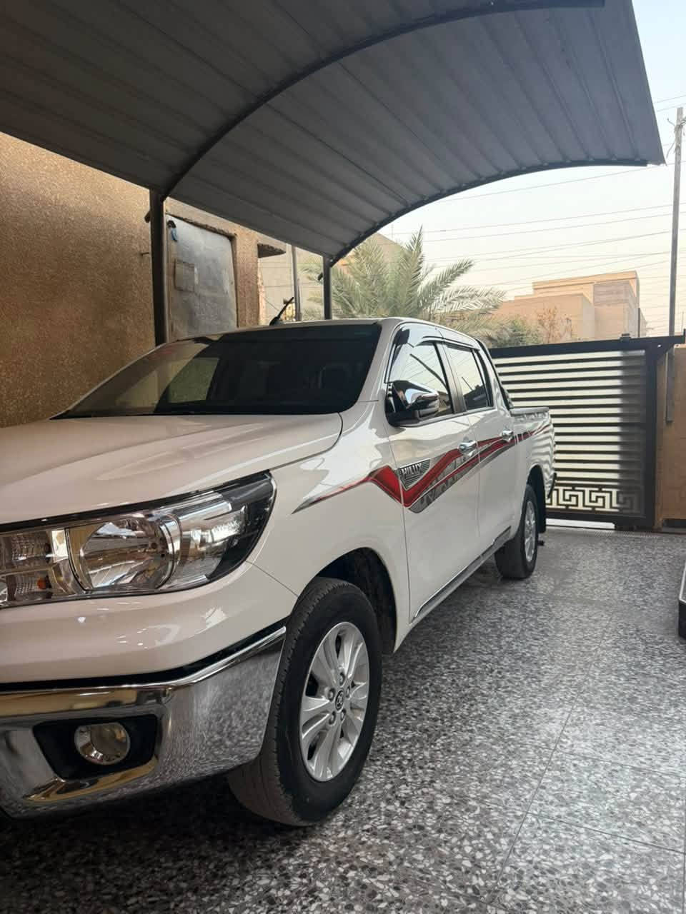 هايلوكس • ٢٠٢٥ • ضمان ٤٠ الف