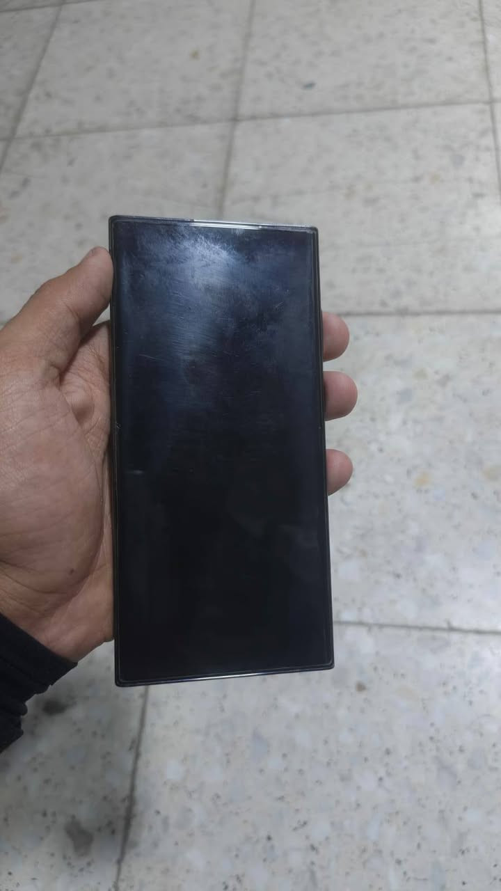 سلام عليكم 
جهاز الترا s23 ذاكره 512 امريكي بدون كارتونه الجهاز مبدل ضهر وهاهيه كلشي بي شغال فيس ايدي بصمه اصبع كامرات كلهن شغالات بي نقطه بل طرف مال الشاشه وما مبينه ولاا مأثره على لمس وهاهيه رايده ب550 وبي مجال بسيط للاستفسار *********** مكاني بغداد البلديات

