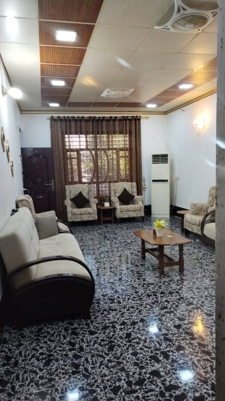 سلام عليكم 
بيت للبيع خانقين بانميل مساحه 250 متر بيت جديد
بيع سريع 40مليون بي مجال كلش بصيط
بيت كامل كاشي  سقف ثانوي حديقه 5 &5
غرفتين 2 نوم 
للستفسار اتصل ***********
اقرب نقطه داله اسواق ابو حكيم
