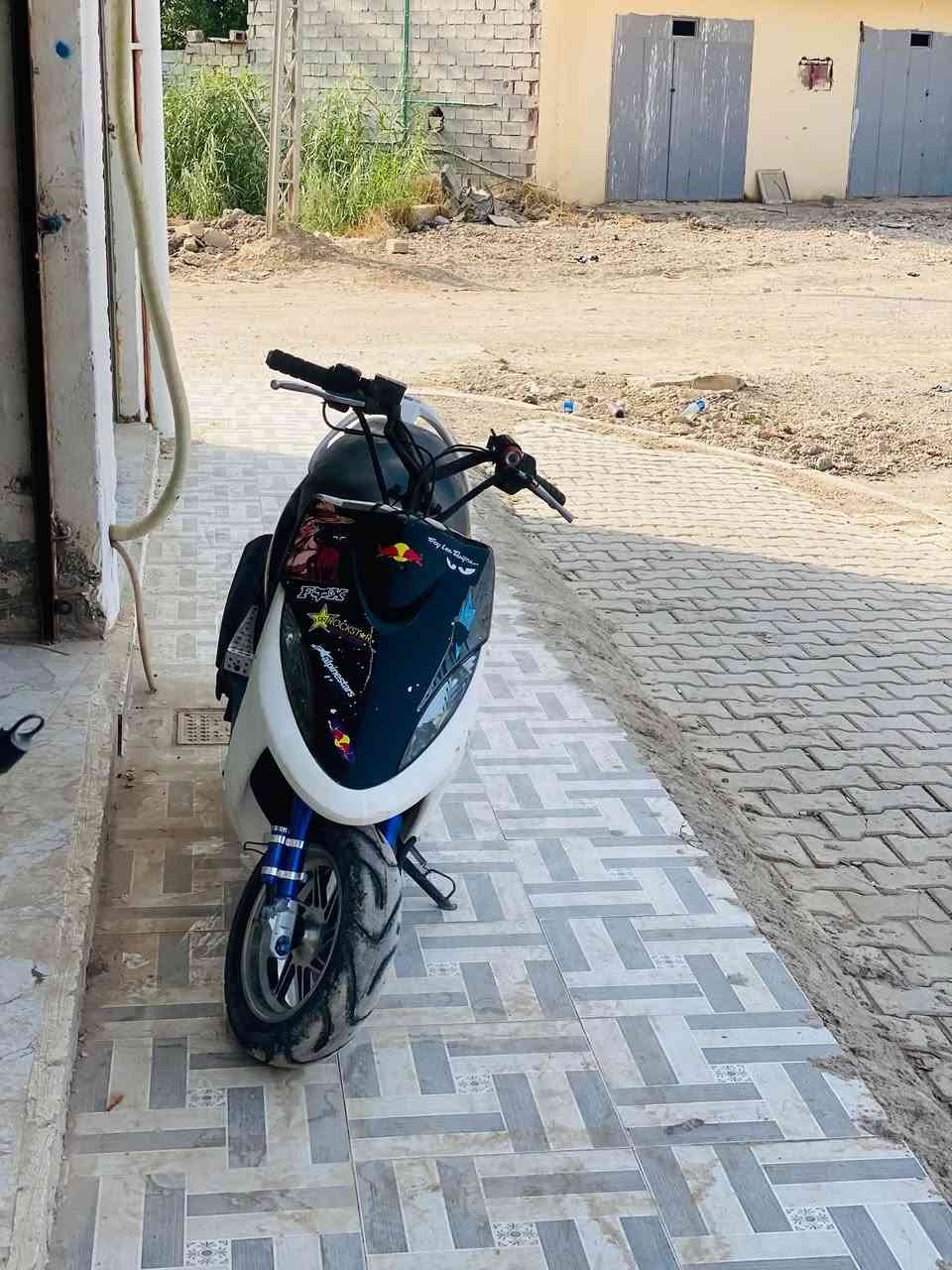 سلام عليكم ماكس عدله مال لعب للبيع
مجفته جديد بعدها ع سحك 
دراجه حربيه مال قتال
شلعه ومعدل 
بوشه 55
دبلات رياضيه امامي+ خلفي
وياله نجمه اصلي
سلف رياضي 55
صالنصهfm رياضي صوت طرب 
دراجه شغاله نقصها كتف شحن وباتري
جيب باتري وافحص 
مكاني ديالى - الخالص
الرقم ***********
