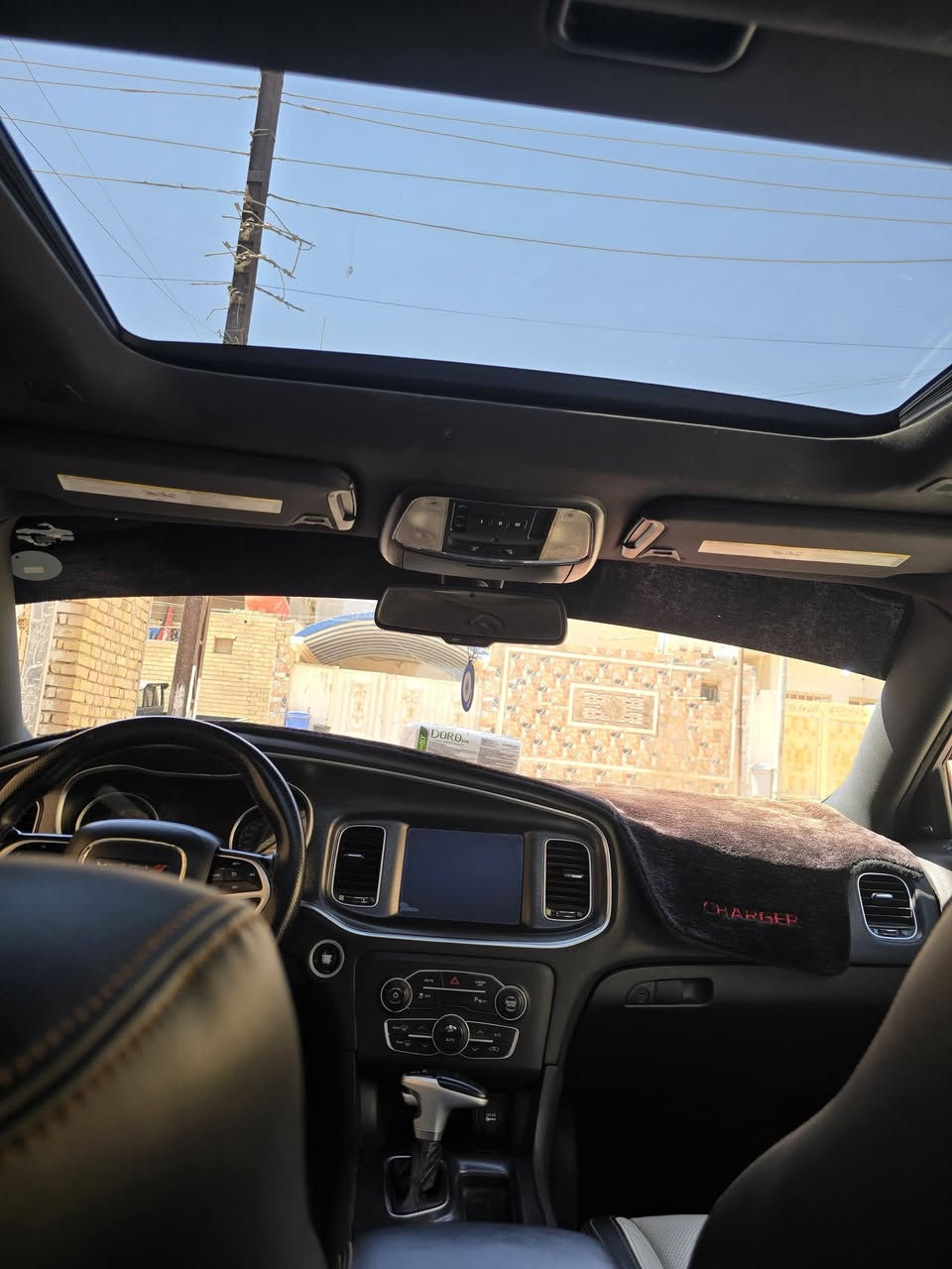 السلام عليكم دوج جارجر 18
كفاله رقم اربيل بسمي فول مواصفات 
فتحه
رادار
شاشه جبيره
كشنات جلد اسود وابيض بلاد
مري قلاب
حساسات
ماشيه ٨٠ ميل سياره مال بيت
***********
