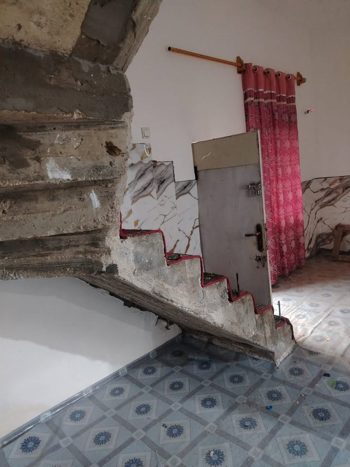 مكلف بنشر بيت للبيع مستعجل على البيع
متوفر بيت 
للبيع مساحته 150 متر  🟥  

الواجهية 7 " ونص متر

نزال 20  وصحيات داخلية 🔷

‏⬅️مبني من الطابوك 🔷

‏⬅️الأساس شريط 🔲
أول فرع  
الكهرباء بوري ⚒️🪛

يحتوي على غرفة وصالة ومطبخ 
‏
⬅️معروض البيت  30 مليون قابل لتفاوض ◀️
‏
العنوان// حي المنتظر 2 🟦
البيت زراعي 
رقم صاحب الدار ***********
