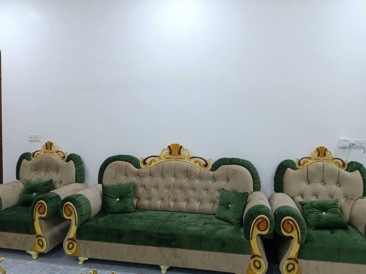 تخم قنفات للبيع
17 مقعد 
4 قطع (3 مقعد)
3 قطع (1مقعد)
1 قطعة (2مقعد) 
تخم اخو الجديد شغل تكمة
تجي تشوفة يعجبك يالا تعامل وتاخذ
مثل ما موجود بالصور گدامك
للاستفسار عالخاص
او *********** موجود واتساب
