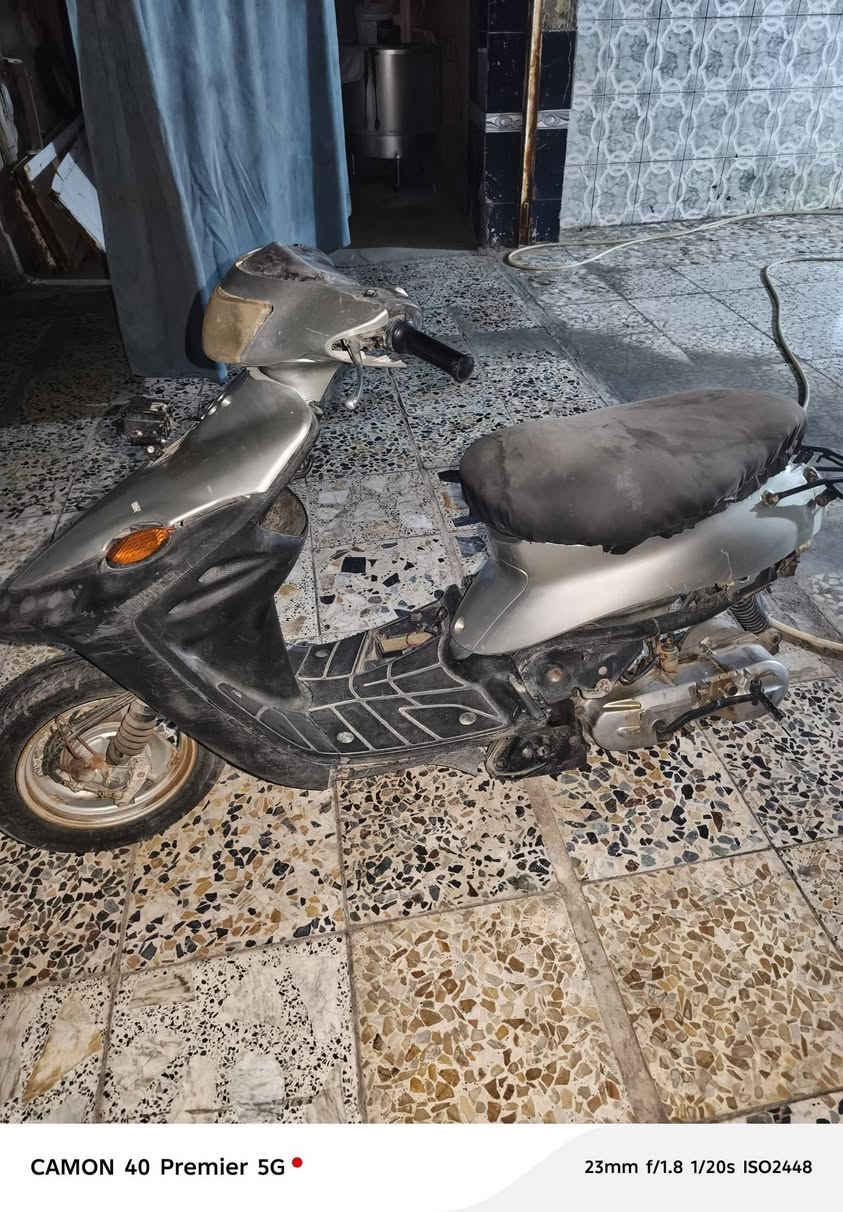 السلام عليكم دراجه بيجي للبيع ٩زروف دراجه نضيفه مال بيت بس عوزه تاير دراجه سلف شغال اشاير شغاله لايت شغال مبدله كلجات رياضيه شرط طيران السعر ٨٠وبيه مجال قليل العنوان واسط قضاء الحي  7830435780
