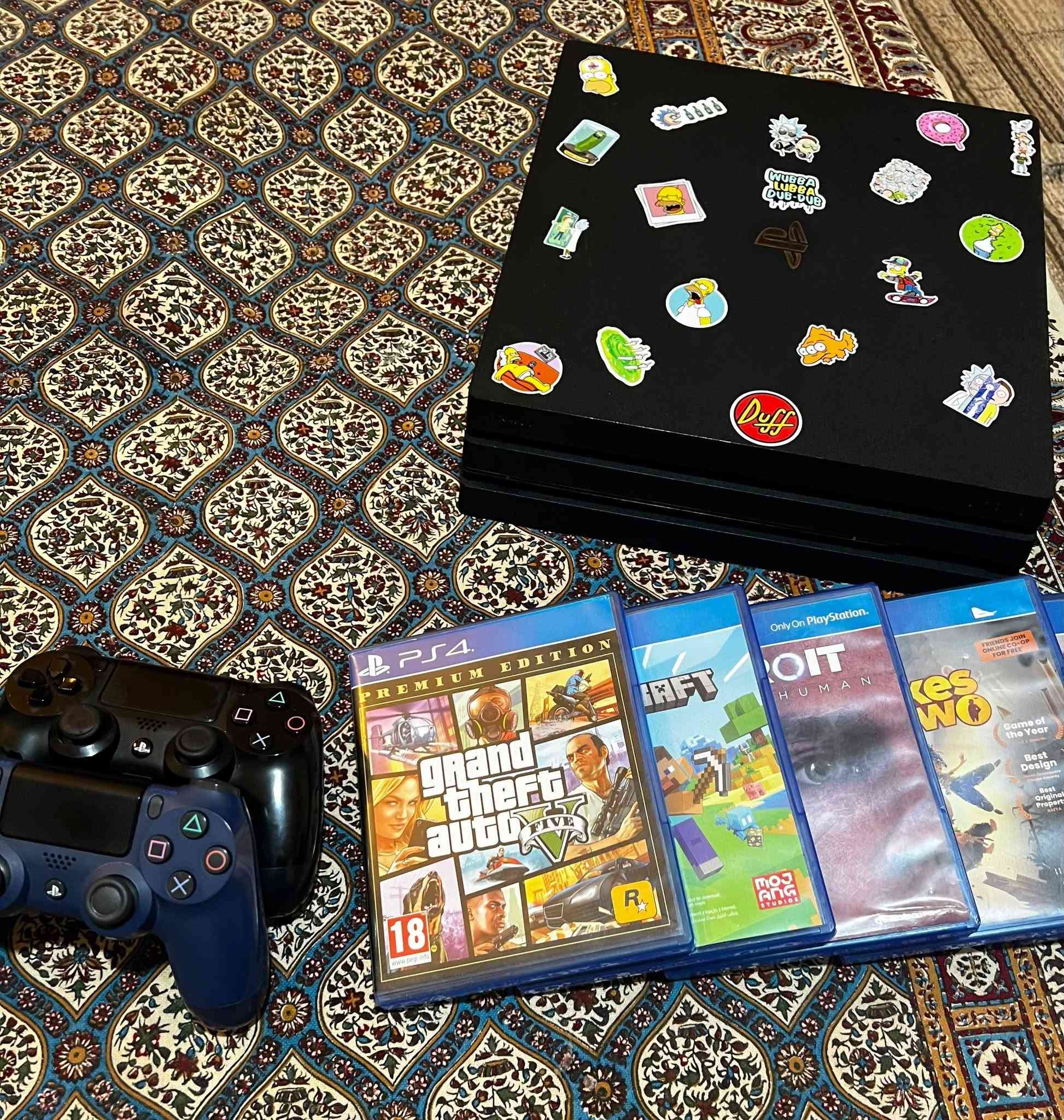 السلام عليكم 
Ps4 pro للبيع 
الجهاز نظيف جدا استعمال قليل 
مساحة الجهاز 1 TB
الجهاز اونلاين اخر تحديث 🌟
الملحقات الوياه : 
وايرات اصليات مال شركة 
جويستكات ثنين أصلي شرط ❗
خمس أقراص مثل ماموضح بالصور 
قاعدة شحن وتبريد للجهاز 🌟 

السعر : 390 وبي مجال بسيط للطيبين 
المكان : البصرة - التنومة - نهر حسن 
للتواصل واتساب فقط : ***********
