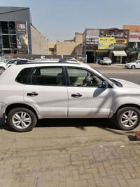 توكسان خليجي ٢٠١٠ للبيع بدون ضربة   فقط صبغ بالدعاميات  رقم بغداد انكل...