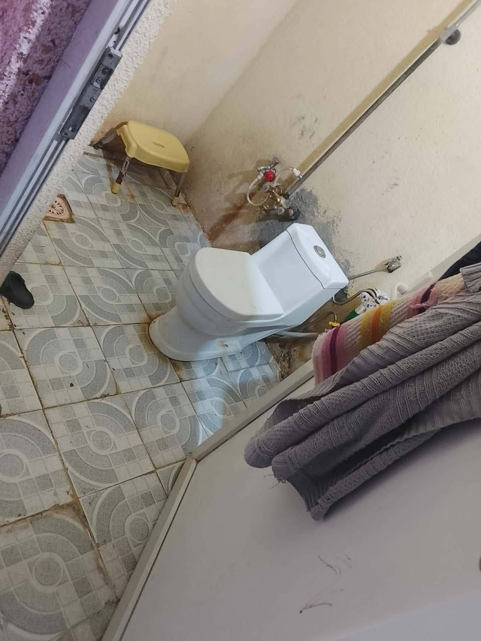 بيت للبيع بطهمازيه بشارع مدرسة الهدف مساحة 130متر البيت عكاده البيت نظيف ومرتب سعره 35 لتواصل خاص
