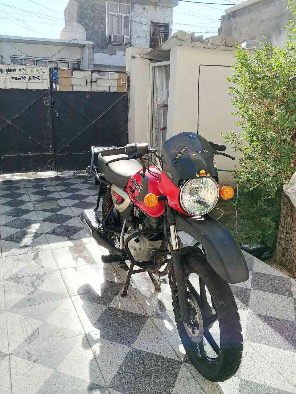 السلام عليكم 
بوكسر 2022 اوراق 
دراجه جديده مناقصه برغي مكينه زيرو دراجه ماتنسمع كلشي بيها جديد تايرات دبلات كهربائيات كلها شغاله دراجه شرط تاخذ تراي زيرو ذا مو زيرو لاتكلبها 
مكاني دوره 
رقم الهاتف ***********
