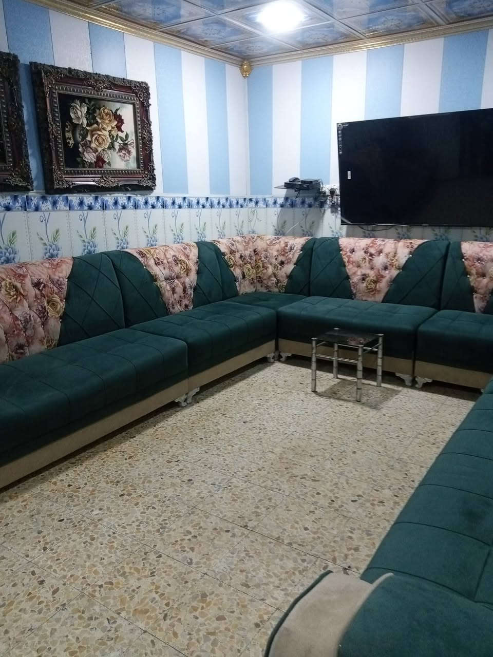 ديوان 8قطع اخو الجديد استخدام قليل السعر 325 مكاني الحيانيه ***********
