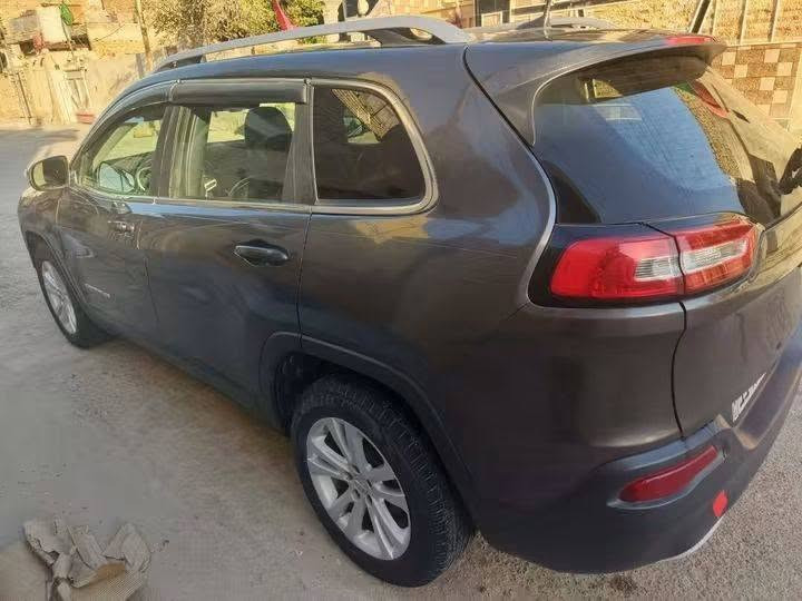 سلام عليكم سيارة جيب بزون لبيع موديل 2018 رقم بغداد نكليزي جديد محرك 2400مكفول دواخل جلد كير تبريد حداديه تايرات كفاله صندوق كهربائي ماعدء فتحه  حادث بنيد وجاملغ بدون رباك بنيد جاملغ سرقه يعني بدون حادث سياره فقط صبغ هزه جديد سنويه جديد مكان ميسان مركز مدينه سعر خاص رقم*********** موجود واتساب
