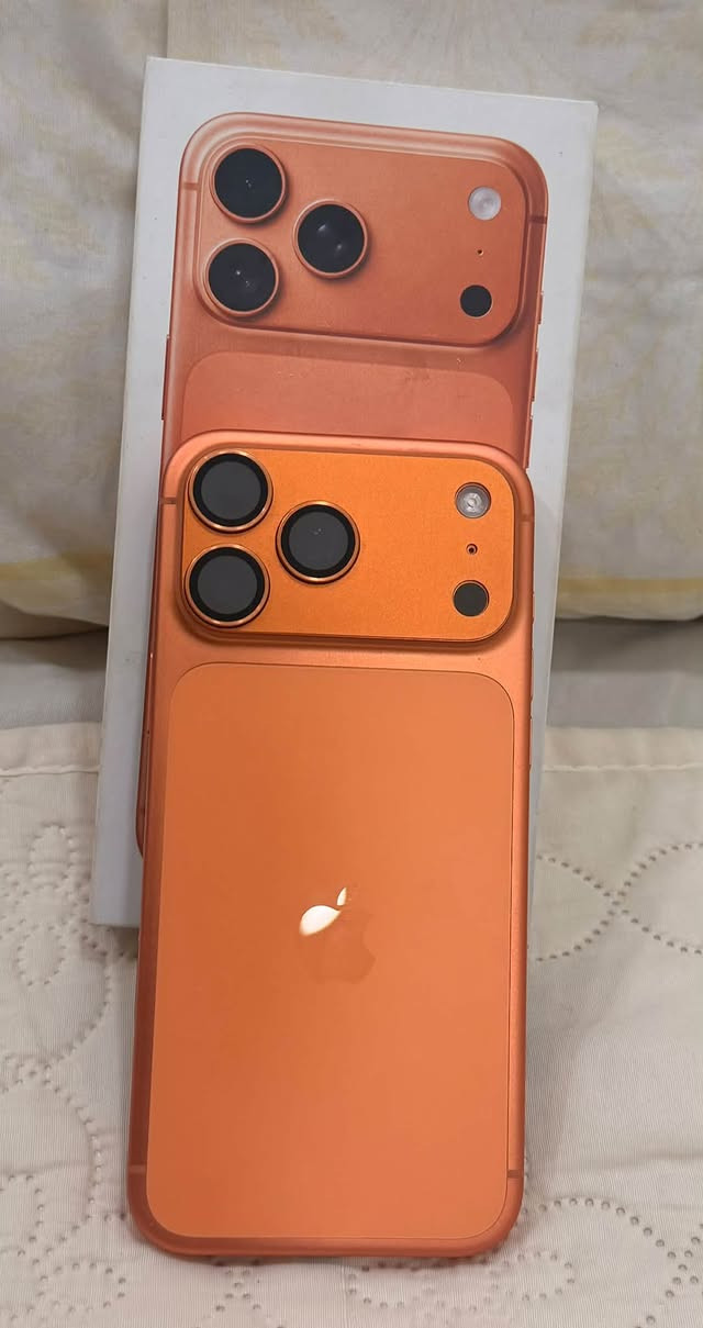 السلام عليكم شباب أيفون 17 Pro Max برتقالي عربي شرق اوسط ذاكره ٢٥٦ أيسم كفاله عامه بطارية 98 
مكاني بغداد الدوره 
السعر مليون و750 ألف 
للاتصال والاستفسار الرقم ***********

نص مكتوب في الصور:
- 11:54
- حالة البطارية
- عادية
- تعمل بطارية iPhone هذه على النحو المتوقع. حول البطارية والضمان...
- الحد الأقصى للقدرة
- 98%
- هذا قياس لقدرة البطارية مقارنة بقدرتها عندما كانت جديدة. قد تتسبب القدرة المنخفضة بتقليل ساعات الاستخدام بين عملية الشحن والأخرى.
- عدد الدورات
- 198
- هذا هو عدد مرات استهلاك iPhone لقدرة البطارية.
- معرفة المزيد...
- تاريخ التصنيع
- أيلول 2025
- أول استخدام
- تشرين الثاني 2025
- 36 11:54 حول الاسم iPhone إصدار iOS 26.6.1 اسم الطراز iPhone 17 Pro Max رقم الطراز MFY94J/A الرقم التسلسلي DJVKH2H9C0 الضمان المحدود تاريخ انتهاء الصلاحية 2026/11/24 الأغاني 0