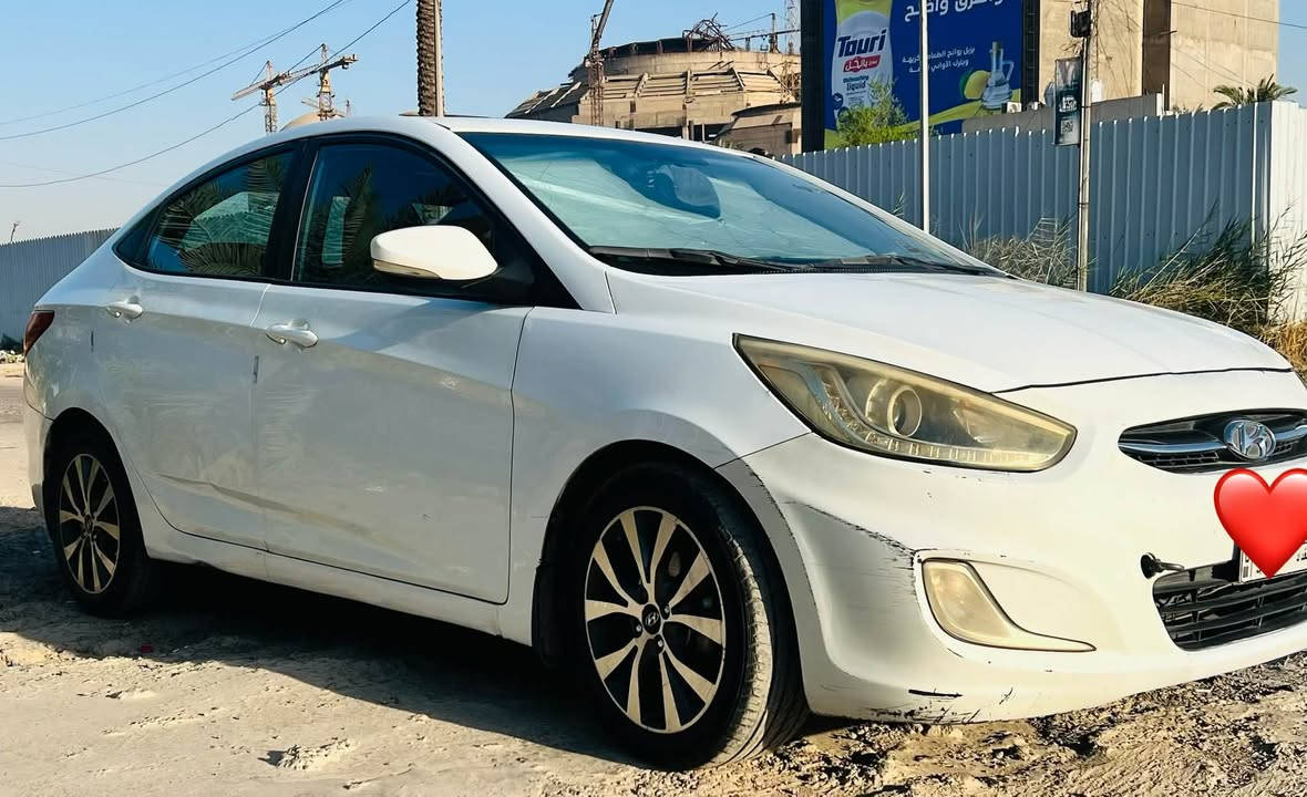 أكسنت خليجي موديل 16 فول ماعدا البصمة   
محرك 1600 دوش
قطرتين 
كير أوتوماتيك  ( AT )
5 ويل كب 16
4 دسك تحكم ستيرن فتحة سقف اشاير مري لايت عدسة 
لد حاجب
ماشية 145 km
محرك و كير بلادي غير مفتوح 
تبريد ع وضع الشركة 
بيها طخة بسيطه بالباب الخلفي باقي ع وضعها موضحة بالصور 
 جاهزة نواقصها بسيطه لعدم التفرغ
السيارة خليجي بدون حادث بدون تبديل بدون دواخل 
بيها رشات صبغ فقط بدون حار وبدون بارد 
رقم بغداد بأسمي تحويل ثاني يوم 
السعر  78 مستعجل ع البيع 
***********
