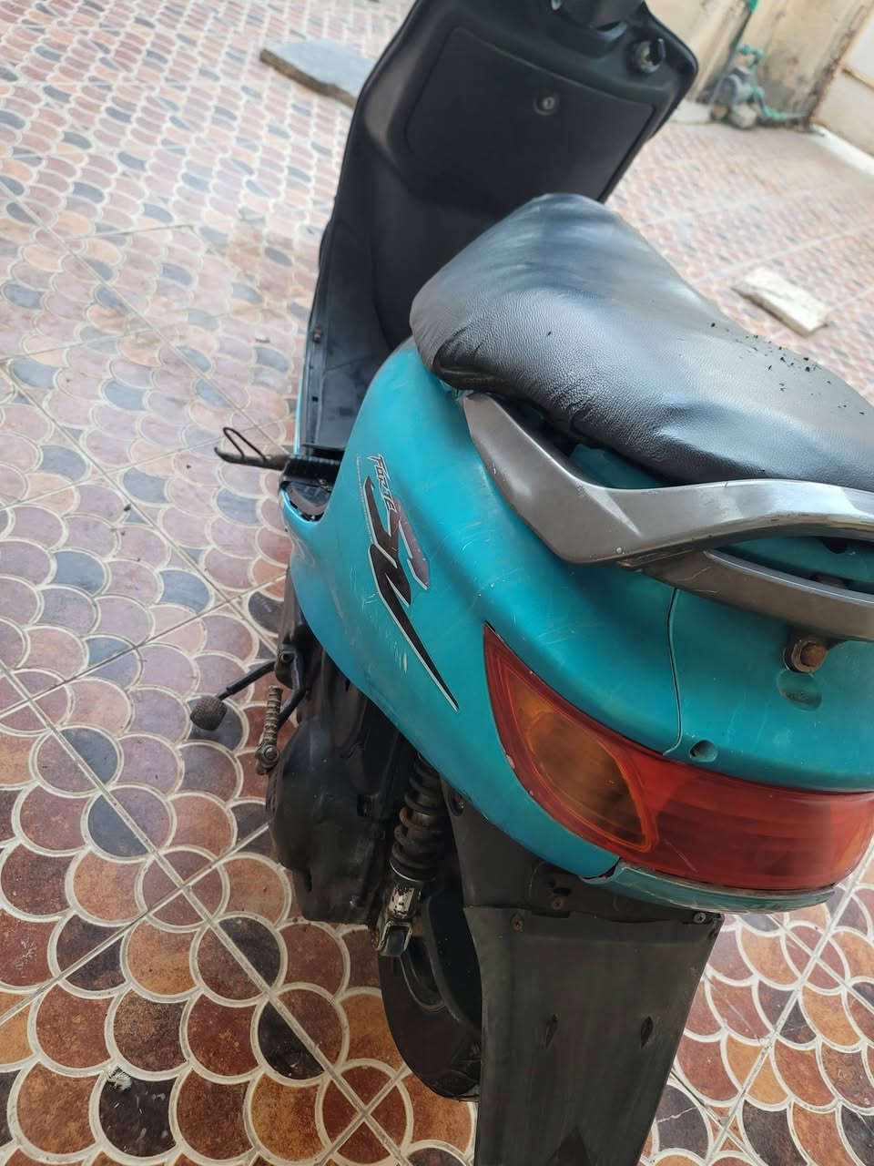 فراشه فحل دسك للبيع مفتوحه مره وحده 
شلعه ومعدل كلش حلوه كهربائيات كلها شغاله 
شاير لايت عالي ناصي هورن شغال سلف شغال بس باتري ضعيف 
العنوان بابل أبي غرق سعر 325 وبيها مجال ***********
