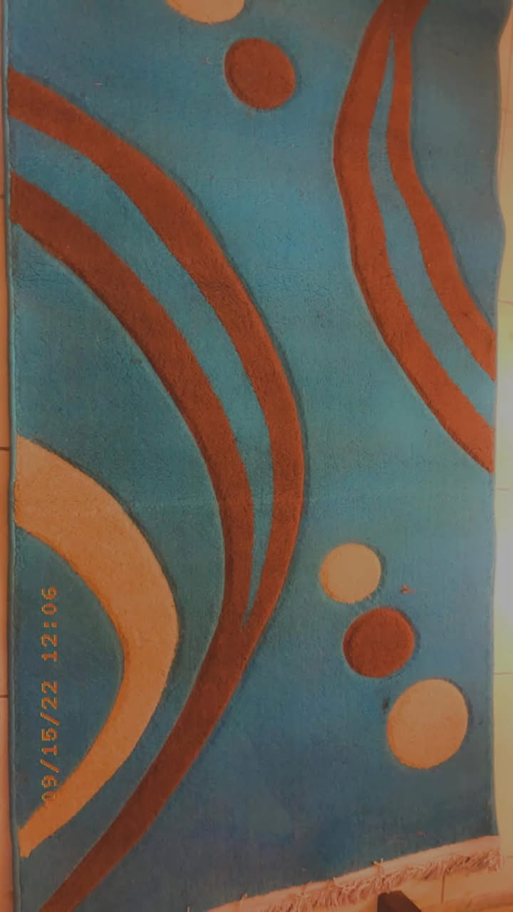 اغراض بيت للبيع 
للاستفسار ***********
بغداد حي سومر قبل الشعب

نص مكتوب في الصور:
- تلفزيون عادي يشتغل
- زولية اصلية سميكة 3*2 مع مدات اثنين 1*2
- 09/15/22 12:06