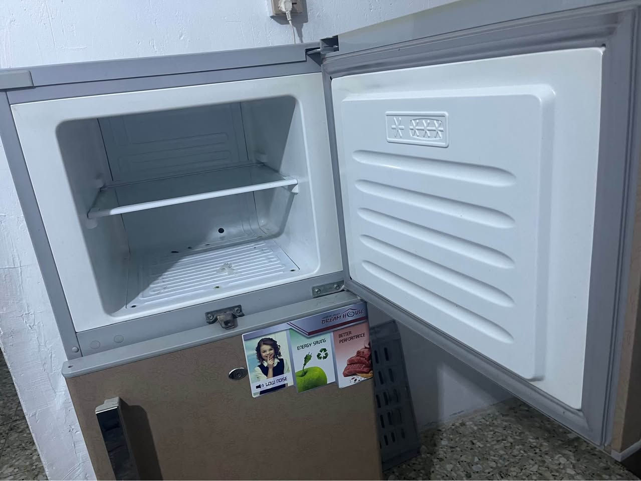 ثلاجه طولها 145 شغاله وعلى الفحص سعرها 140 وبيه مجال المكان نهايه الشعله منطقه الدهله *********** بغداد, العراق
