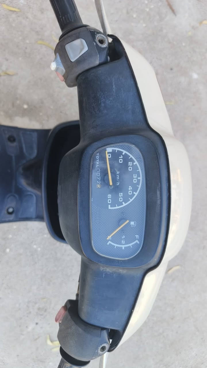 بوتين اخو الشحن .. لون حليبي شخط مابيه.
محرك اخرس مامفتوح شرط.

..تحريكه..معدل.. 70km. ( درع اصلي )..

شرط لاصوت اكسن ولا جزه نگره سلف اي نقص مابيه..

سعر 500 .. مكان حي للوحده .. .***********.....***********....
