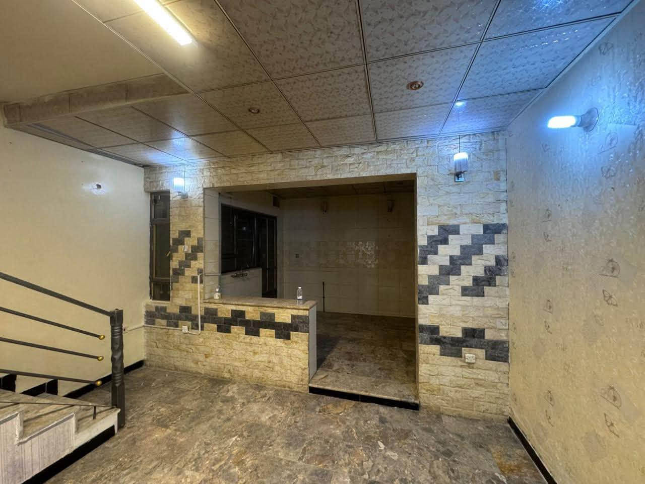🏡 للإيجار | دار سكنية نظيفة في اليرموك – حي النفط
✨ فرصة مميزة للعوائل الباحثة عن الراحة والسكن الهادئ.

📍 الموقع: اليرموك – حي النفط
📐 المساحة: 100 م²
🛏️ التفاصيل:
• غرفتا نوم
• صالة
• مطبخ
• حمّام

💰 بدل الإيجار: 1,300,000 دينار عراقي شهرياً

🔹 الإيجار للعوائل فقط

📞 للتواصل والاستفسار:
***********
