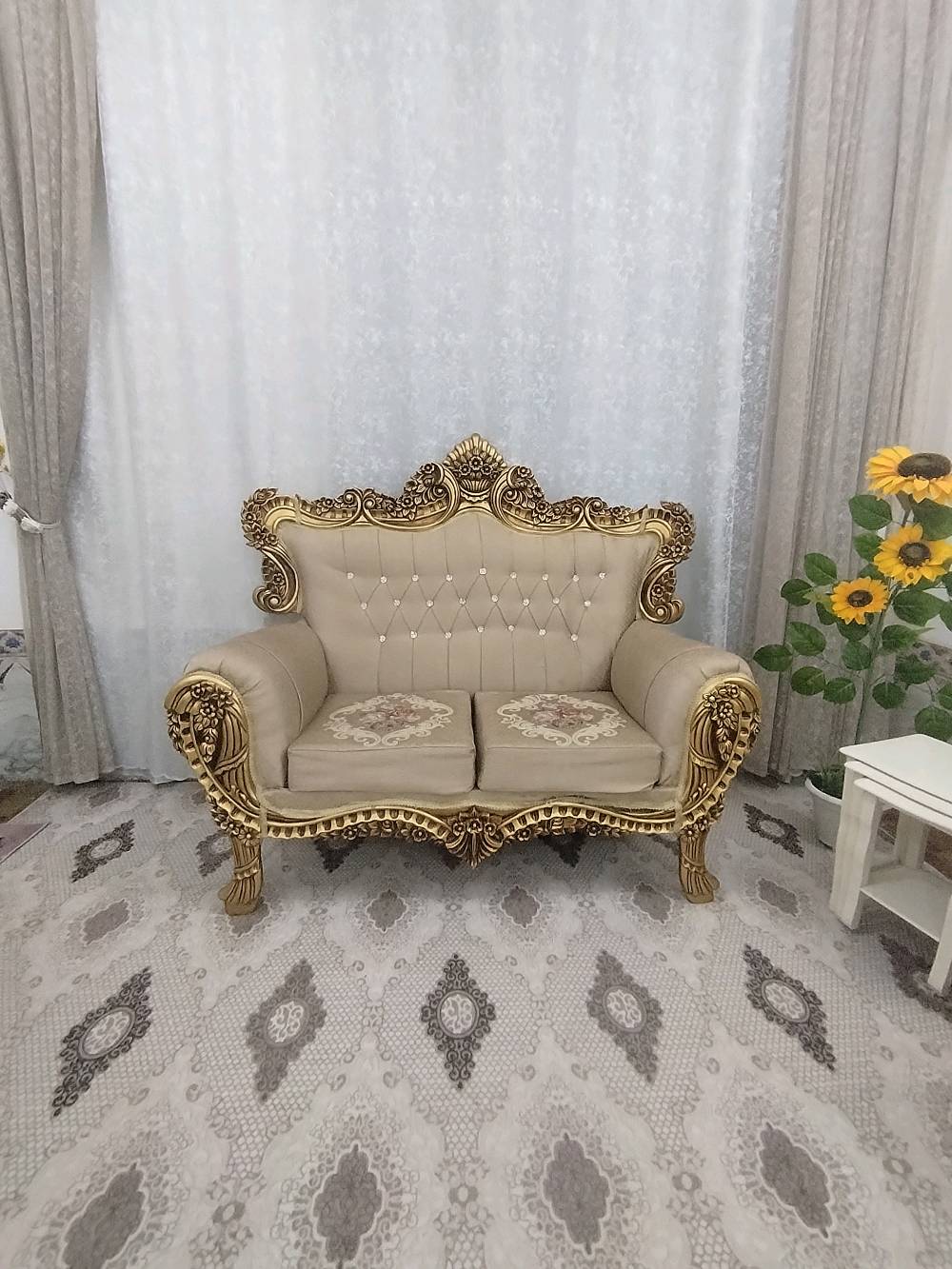 تخم ملكي خشب اصلي استعمال قليل جدًا يجي عشر مقاعد و تلث طبلات ثگال وحده كبيره و اثنين صغار السعر 600,000 الف دينار عراقي وبي مجال ***********