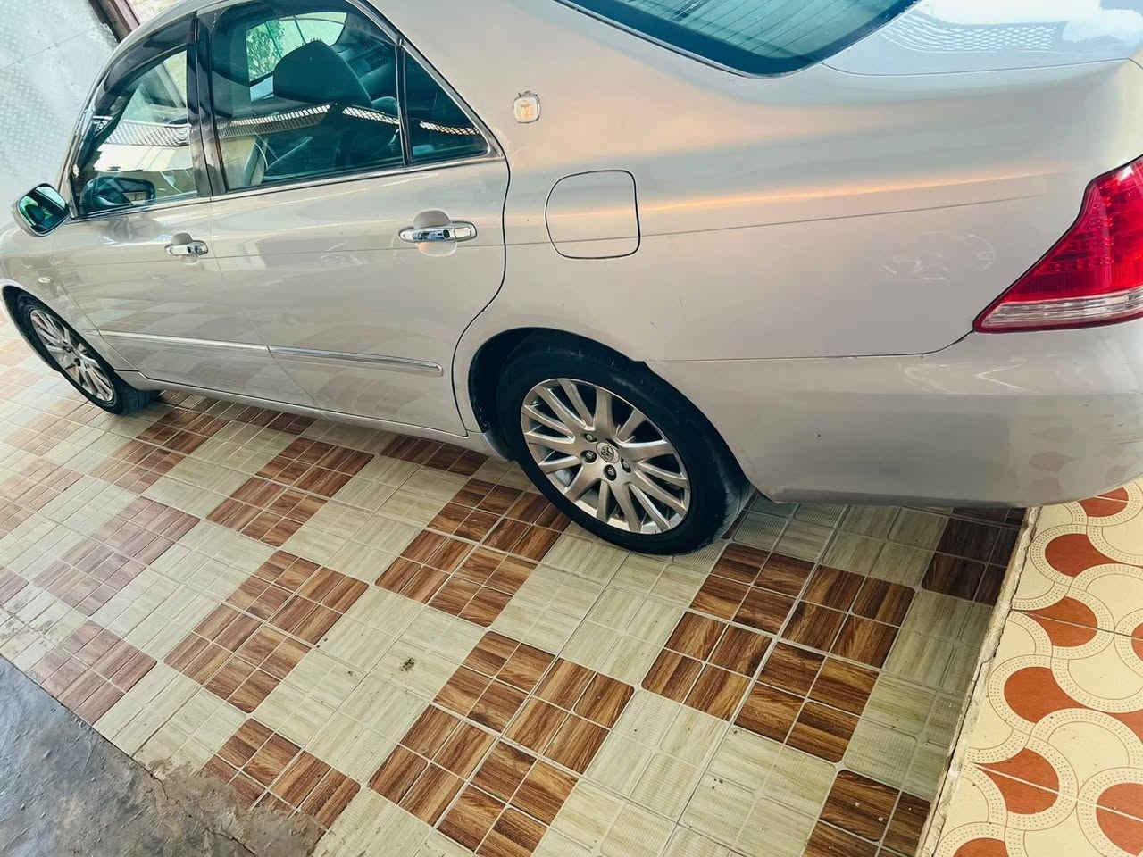 شاهينه كص جاهزه 
گير محرك حداديه كفاله 
دكمتين شاصي 82
السعر 38
للاستفسار الاتصال 
0770$436190
***********
