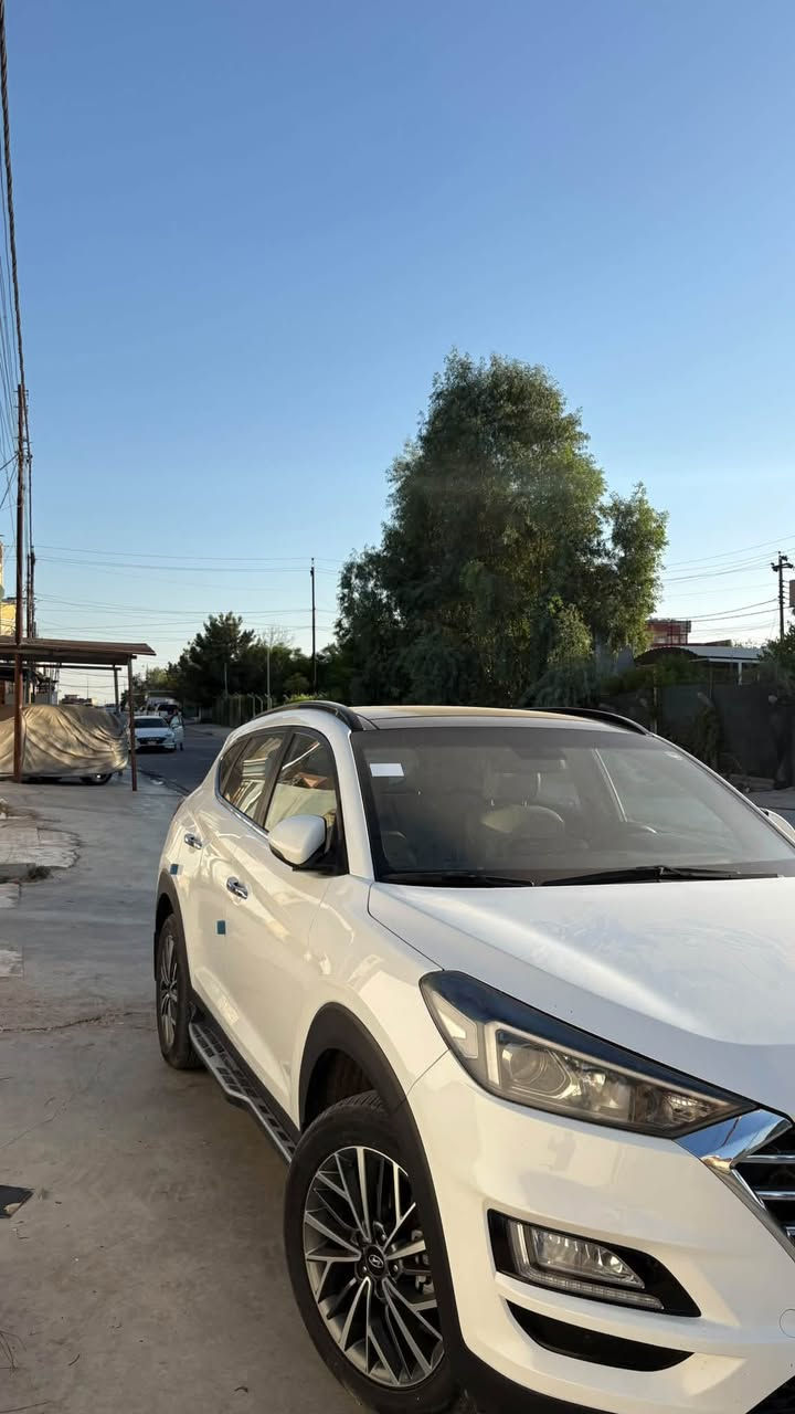 السلام عليكم 

توكسن ٢٠١٩ فول مواصفات
خليجي فول الفول 
سقف بانوراما 
كشنات جلد
كشنات كهرب
فول مواصفات معروفه مواصفات التوكسن
ماشي ٧٢ الف كيلو متر فقط
سياره جديده
بيها بارد بخشم البوند
صور السونار موجوده بالمنشور
مكاني موصل
***********
***********
