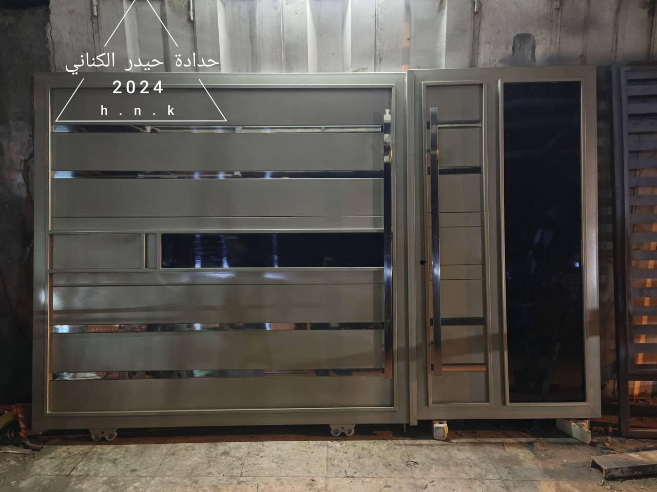 حداده حيدر الكناني
 مستعدون كافه انواع الحداده🧑‍🏭
 ابواب🚪 شبابيك🪟 كرفانات🏪 محجرات ☑️سقايف كيسبان✅ غرف سندويج✅ سياج خارجي ✅ مراجيح ✅قمريات مطابخ ✅يتوفر لدينا احدث الديكورات التركية 🇹🇷 العمل داخل بغداد العنوان بغداد العبيدي ***********

نص مكتوب في الصور:
- حدادة حيدر الكناني
- 2024
- h . n . k
- ***********