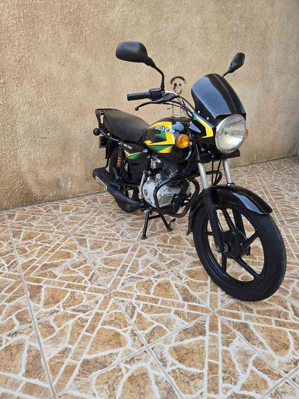 السلام عليكم شباب
بوكسر للبيع 
موديل 2022 شهر 7
 دراجه زيرو
 مكفوله كفاله عامه 
دراجه رقم وسنويه ديالى
 تحويل ثاني يوم
 السعر خاص 
مكاني ديالى خالص
 هذا رقمي ***********
