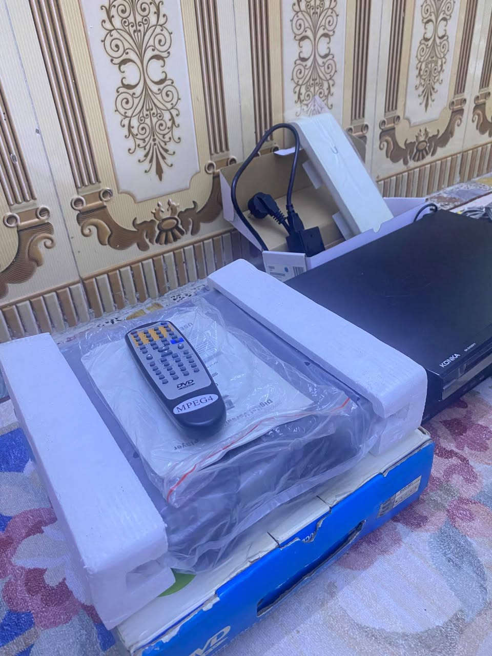 السلام عليكم
أربعه ستلايت مستعملات بس نضيفات 
و راوتر انترنت جديد غير مستعمل 
و وايرات 
سعرهن 50 الف 
***********
