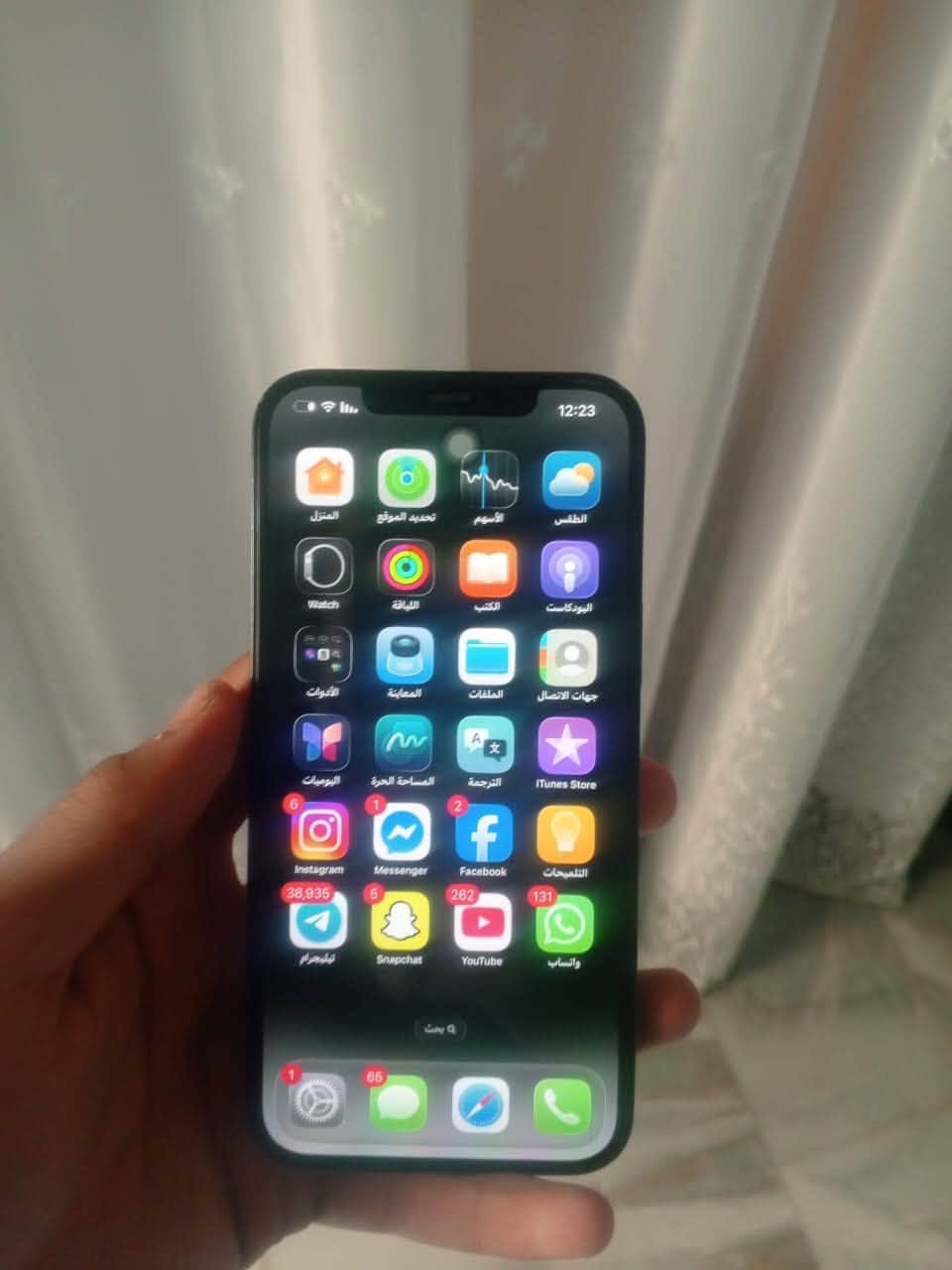 📱 آيفون 12 برو ماكس (iPhone 12 Pro Max) للبيع
الموديل: iPhone 12 Pro Max (أمريكي LL/A)
 اللون: أزرق محيطي (Pacific Blue)
 الذاكرة: 256 جيجابايت
 نسبة البطارية: 76% (أصلية)
 الحالة العامة: الجهاز بحالة ممتازة ونظيف جداً، استخدام شخصي راقي.
 الصيانة والقطع: بلاد بالكامل، ما مفتوح ولا داخل صيانة نهائياً، الشاشة وكافة القطع الداخلية والخارجية أصلية  100‎%. سعره 525وبي مجال استفسار ***********مكاني بغداد مشتل
