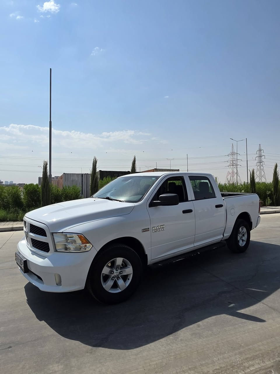 Ram classic للبيع خليجي
2018 V8 5.7 

السعر: 183$$$

ماشيه: 61 km
٨ سلندر
دبل أكسل (4x4) 
كاميرا خلفية
حساسات خلفي
مرايات جانبية  كهربائي
تحكمات ستيرن
تبريد مركزي
تحديد سرعة
٤ تايرات جديدة

سيارة كلين بدون صبغ بدون تعديل 
مكينة& كير & اكسل&  حدادية كلة بشرط

مكان سيارة اربيل
للاستفسار: ***********

