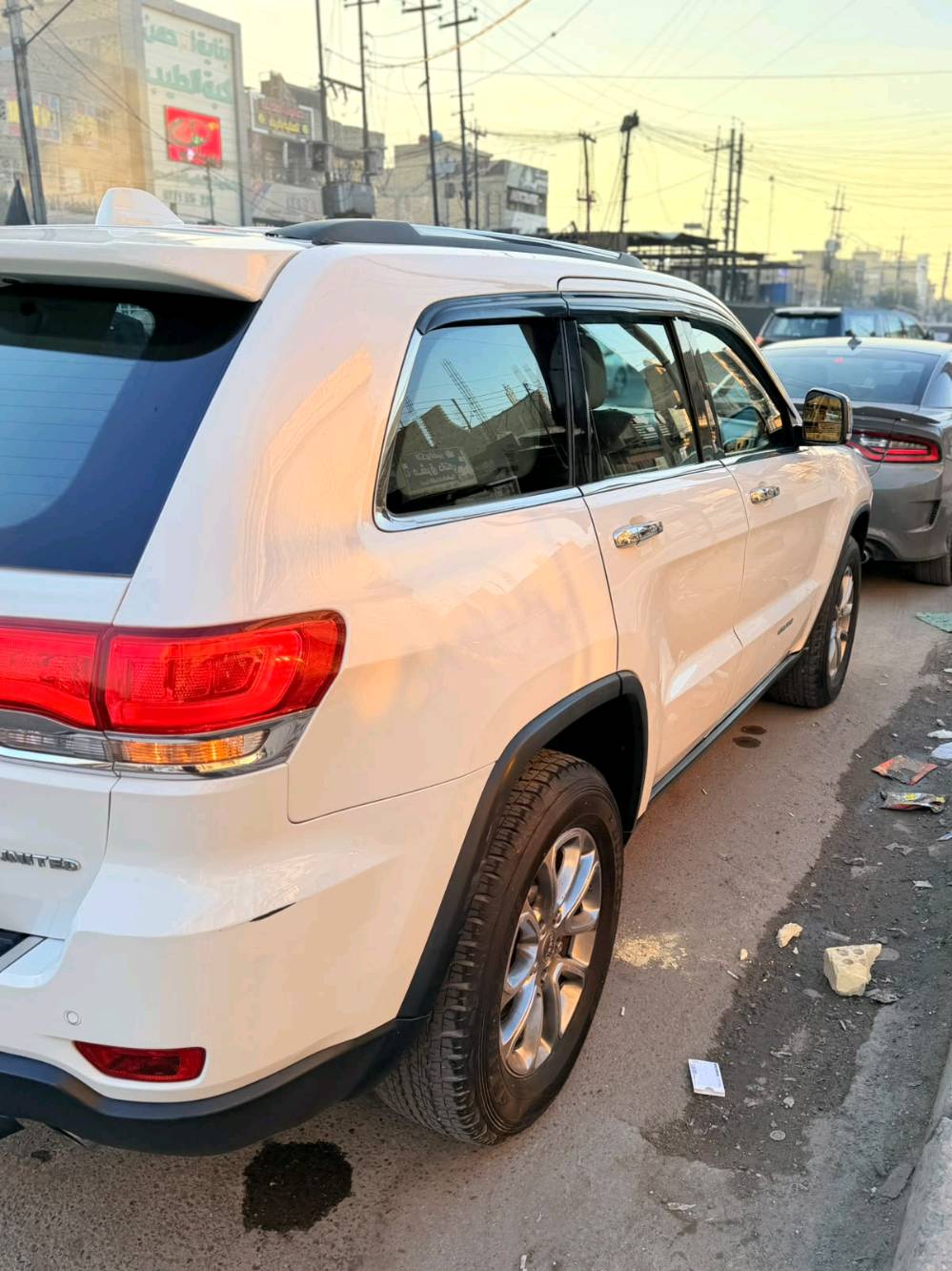 السلام عليكم 
 للبيع فقط اعتذر عن المراوس
جيب 2014 خليجي
فول مواصفات لمتد 
بانوراما
دبلات جوبلس
3 انظمة قيادة
شاشة كبيرة
حساسات
كير مكينة خير من الله 
رقم انكليزي بأسمي 
السونار مرفق بالصور
عنوان السيارة بغداد الجديدة 
السعر 225 ورقة وبيها مجال
‏‪***********‬‏