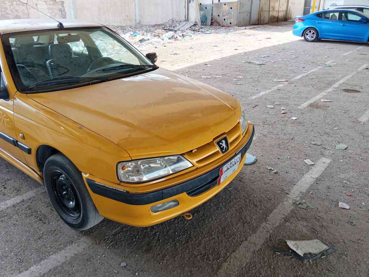 السلام عليكم بيجو بارس للبيع موديل ٢٠١٥ بغداد السيارة بسمي حلوة نضيفه مابيهه اخياس مبدل بيهه باب خلف السائق والجاملخ مصلح بس الضربه خفيفه وممشتغله تكسي السعر 42وبيهه مجال  *********** تبريد ثلج
